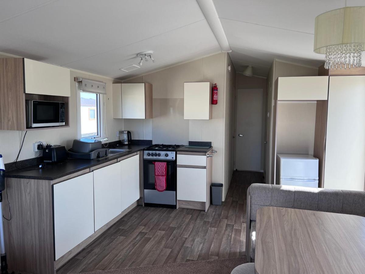 Pg173 Golden Palm Resort 6 Berth Caravan With Decking Chapel Saint Leonards Exterior photo